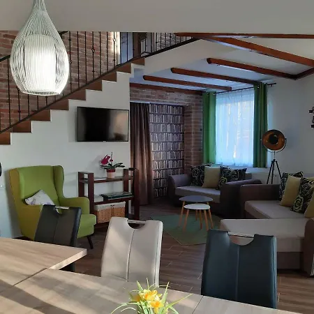 Vadvirag Vendeghaz Ferienhaus *
