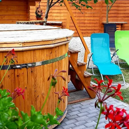 Vadvirag Vendeghaz Ferienhaus *